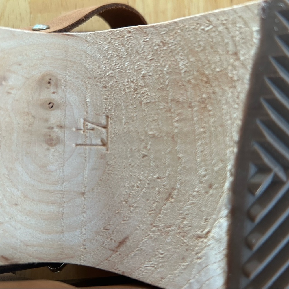 Lotta Low Clogs in Oiled Nubuck - Picture 6 of 7